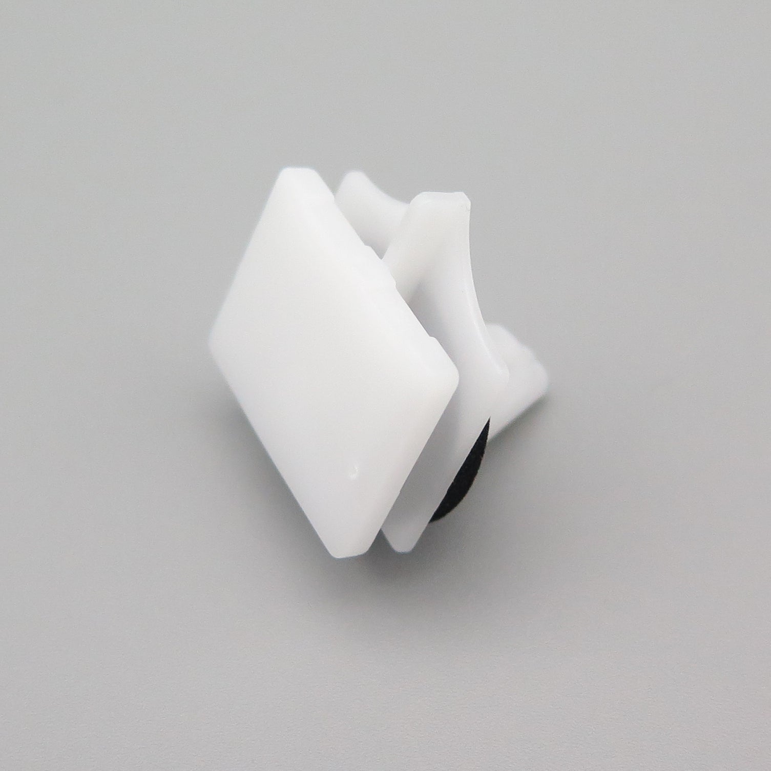 Side Skirt & Sill Moulding Clips, Ford 5233270 — VehicleClips