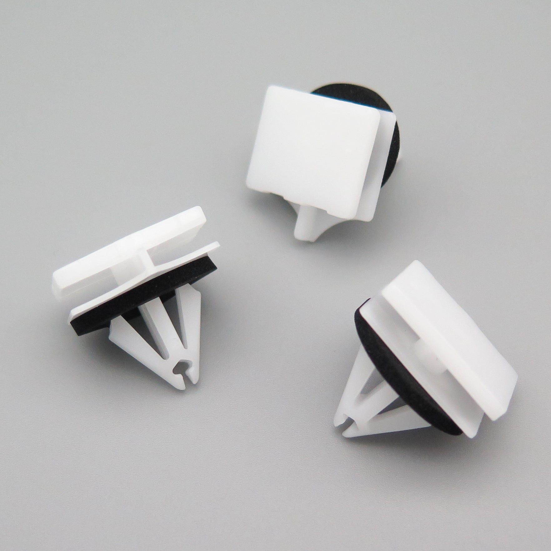 Side Skirt & Sill Moulding Clips, Ford 5233270 — VehicleClips