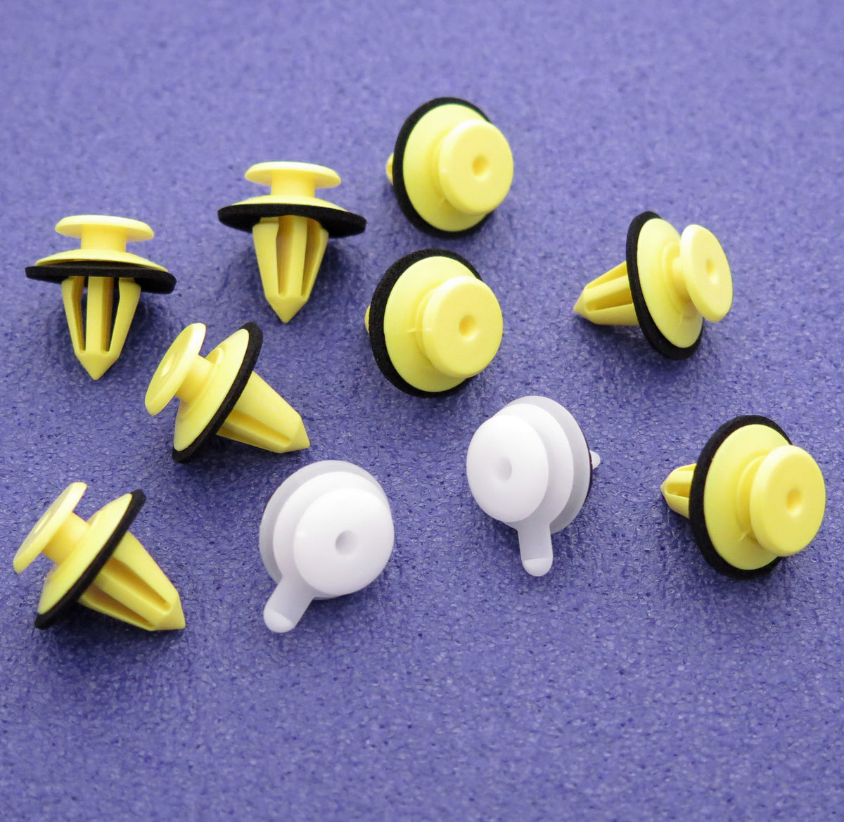 Land Rover Discovery 3 / LR3 A-Pillar Windscreen Trim Plastic Clip Set ...