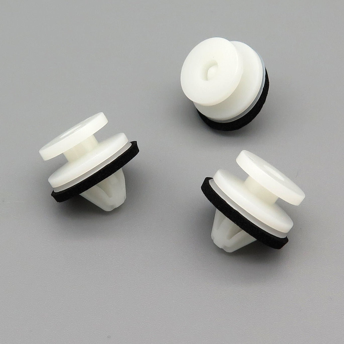 thumbnail image 2 of Set Of White Fender Flare Retainer Clips For 2006-2010 Jeep Commander – Trim Molding Fasteners 2 of 14