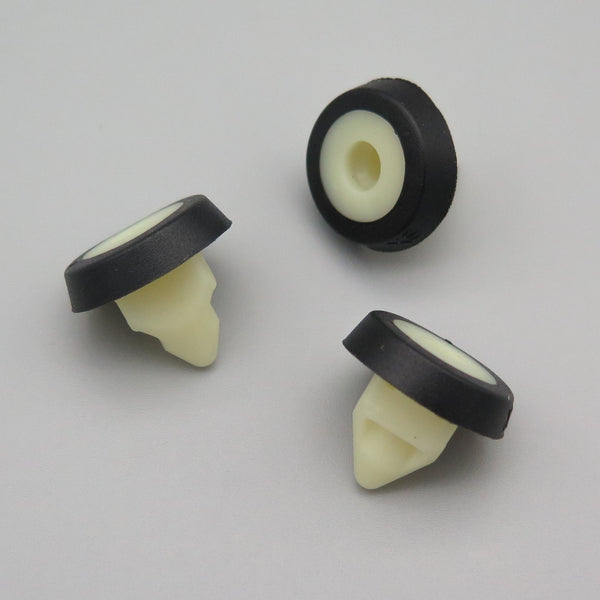 Plastic Expanding Nut / Screw Grommet with Rubber Seal - Seat N10621301 - VehicleClips