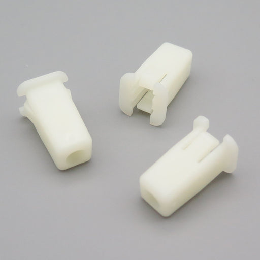 Clips de moulage latéral Transit Custom & Transit Connect - Ford 1 Clips de moulage latéral Transit Custom & Transit Connect - Ford 1