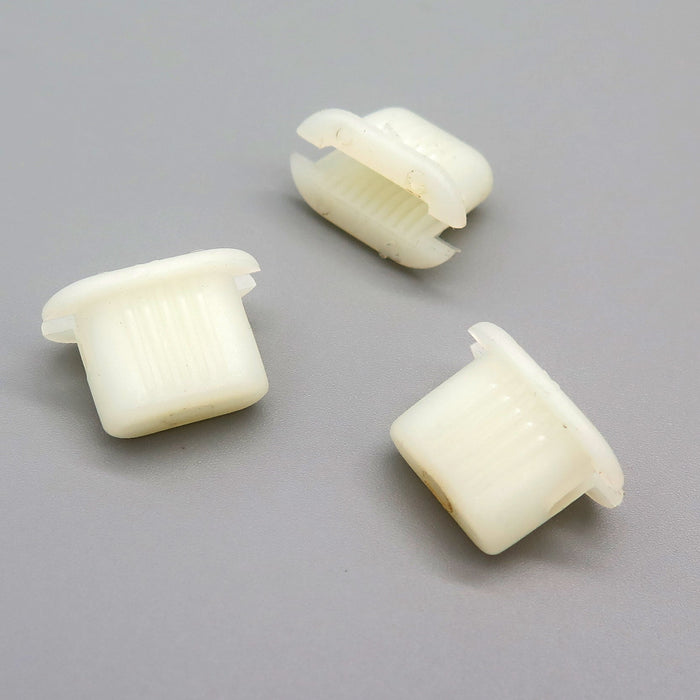 Wide Plastic Grommet for Mounting Trims, Fiat 7754387 - VehicleClips