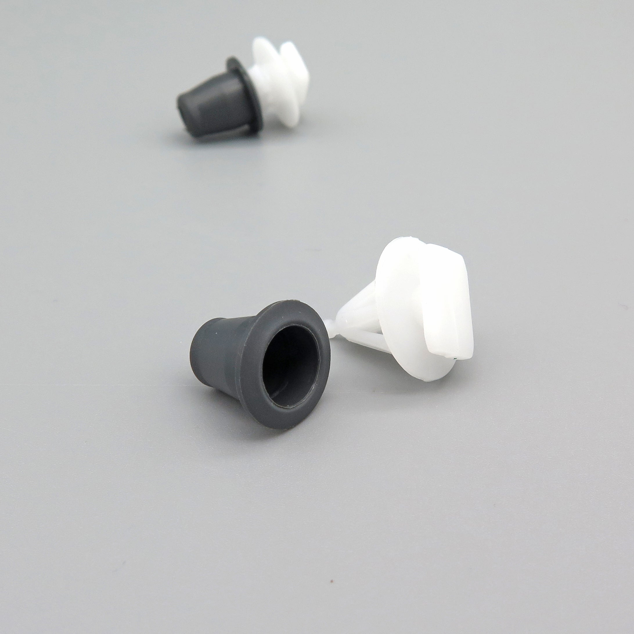 9048915 Sill & Side Skirt Moulding Clips, Vauxhall 90481595 — VehicleClips